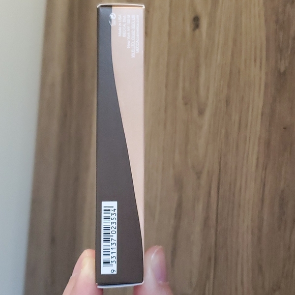 Becca Ultimate Coverage Longwear Concealer - Cream - Picture 3 of 12